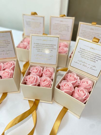 Caja madrinas con flores de jabón