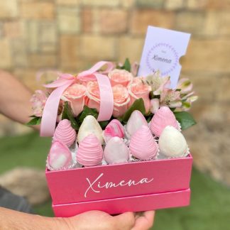 Caja Cuadrada Flores y Fresas con Chocolate